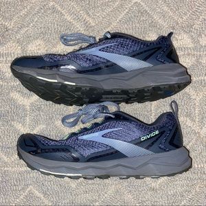 Brooks Divide trail running shoes women’s 6.5 grey blue tiny flaw Miles to go